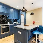 Colourful Studio Near Clapham Common!